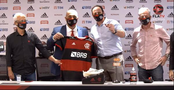 Ceni chega ao Flamengo e diz que pediu