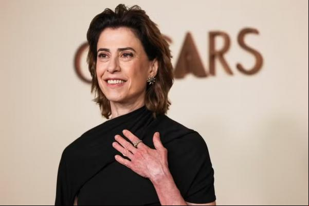 Fernanda Torres participa de jantar em homenagem aos indicados ao Oscar.(Imagem:REUTERS/Mario Anzuoni)