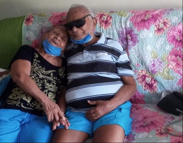 Casal comemorou ter recebido a vacina contra a Covid.(Imagem:Arquivo pessoal)