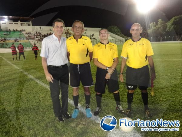 Partida solidária em prol do ex-jogador Carlos Silva atendeu expectativas.(Imagem:FlorianoNews)