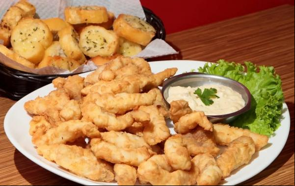 Porção de tilápia do H2 Chopp: filé de tilápia aperitivo à dorê, acompanha molho tártaro e torradas na manteiga.(Imagem: Divulgação )