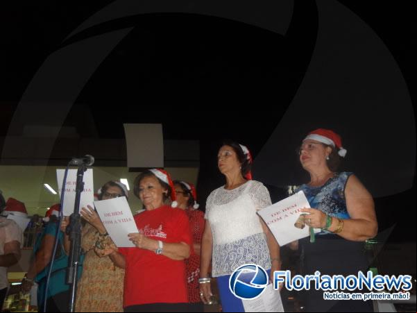 Apresentação do coral Feliz Idade marcou a abertura da Semana do Natal em Floriano.(Imagem:FlorianoNews)