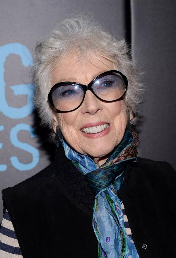 Margaret Keane, artista conhecida por retratar mulheres e crianças com grandes olhos em tom melancólico, morreu no domingo (26), em sua casa, na Califórnia, aos 94 anos. Segundo o(Imagem:Reprodução)
