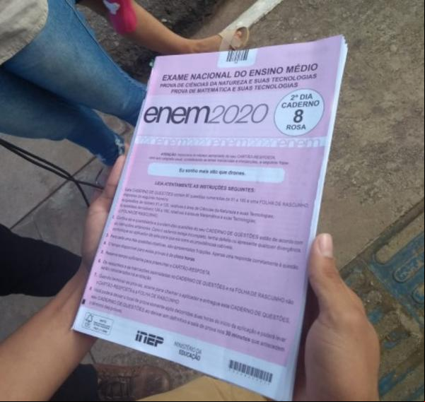 No grupo de candidatos que se declararam pardos, 1.206.123 fizeram a redação em 2020 e 62.197 deles (5,15%) tiraram ao menos 900 na redação. Houve crescimento de 1,74 p.p. no grupo(Imagem:Reprodução)