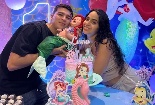 Mirella Santos, uma das Gêmeas Lacração, fantasia filha de sereia em 1º mesversário.(Imagem:Reprodução/Instagram)