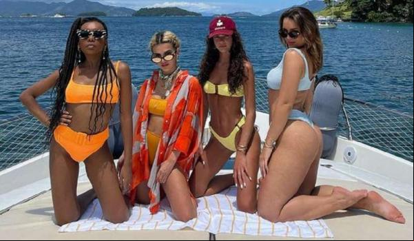 Cada uma registrou vários momentos do eio de barco e ao longo do dia. Os cliques foram muito elogiados pelos fãs e seguidores do quarteto: ?MARAVILHOSAS?, ?Gatas?, ?Squad marav(Imagem:Reprodução)