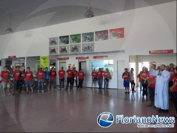 Cajueiro Motos comemora Dia do Motociclista com moto eio em Floriano. (Imagem:FlorianoNews)