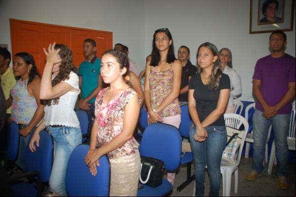 Professores recebem certificado do Curso de Extensão em Educação Integrada.(Imagem:Waldemir Miranda)