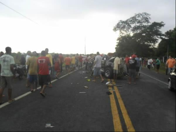 Colisão entre ônibus e Hilux deixa sete mortos(Imagem:Divulgação)