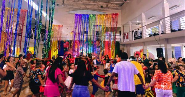 Baile infantil de Carnaval do Sesc Beira Rio encanta famílias em grande festa.(Imagem:Divulgação)