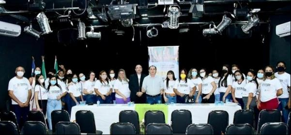 Prefeito Antônio Reis firma contratos para jornada ampliada(Imagem:SECOM)