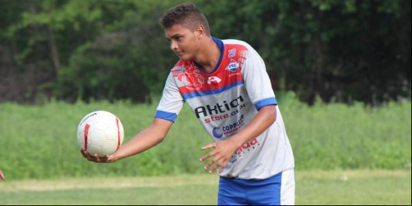 Ainda precisando ar por avaliação, a suspeita é que o jogador não possa estrear contra o Moto Clube.(Imagem:Emanuele Madeira/GLOBOESPORTE.COM)