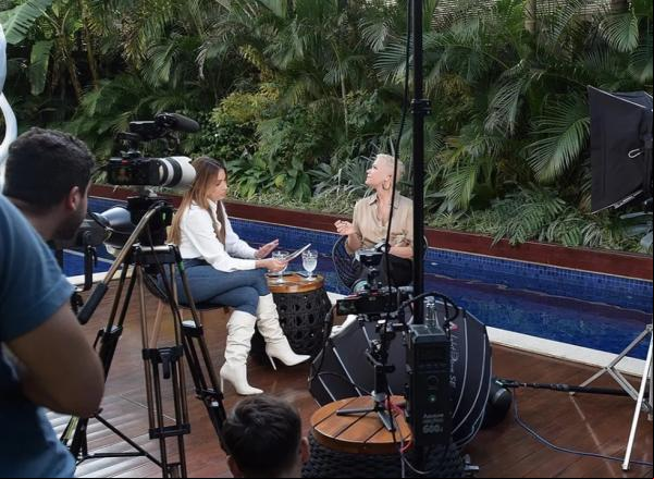 Xuxa com Patrícia Poeta em sua casa, no Rio.(Imagem:@bleneghel)