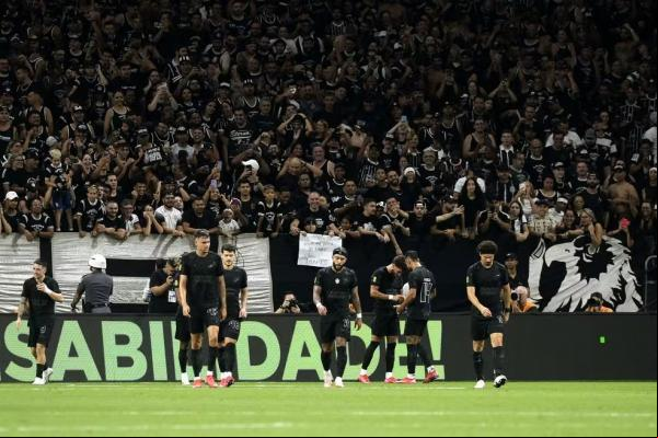 Comemoração do gol de Yuri Alberto, do Corinthians, contra o Santos.(Imagem:Marcos Ribolli)