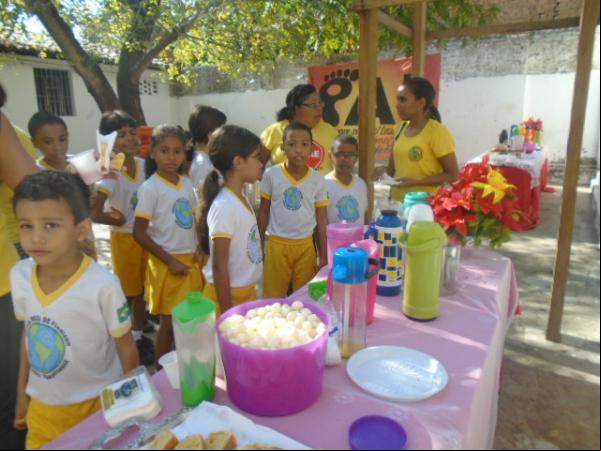 Escola Mega oferece café da manhã em homenagem ao Dia dos Pais.(Imagem:FlorianoNews)