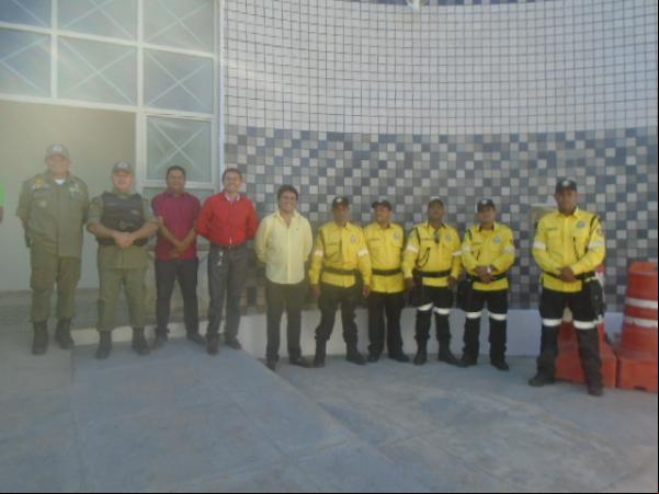  Sutran entrega novo fardamento aos agentes de trânsito de Floriano.(Imagem:FlorianoNews)