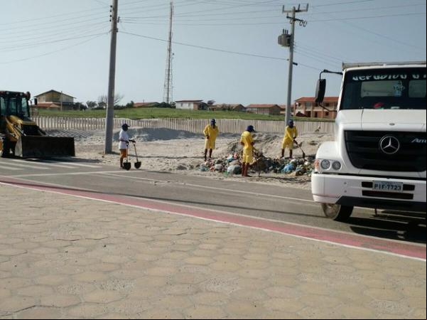 Acúmulo de lixo foi registrado nas praias do Piauí após o carnaval.(Imagem:Reprodução/G1)