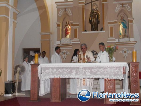 Crianças e jovens receberam a Primeira Eucaristia em Floriano.(Imagem:FlorianoNews)
