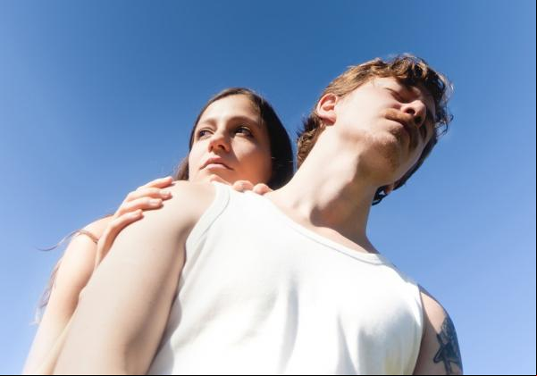 Voz da banda Scalene, Gustavo Bertoni se une a Giovanna Moraes em single autoral(Imagem:Divulgação)