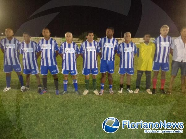 Jogo Solidário arrecada 100 kg de alimentos em prol da APAE de Floriano.(Imagem:FlorianoNews)