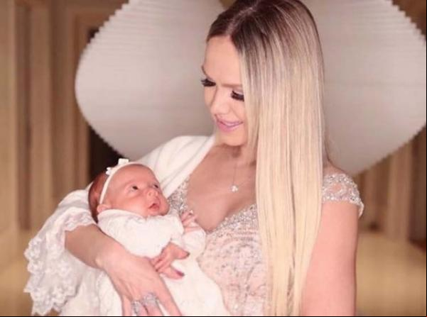 Eliana mostra rostinho da filha, Manuela, após retorno à TV.(Imagem:Instagram)