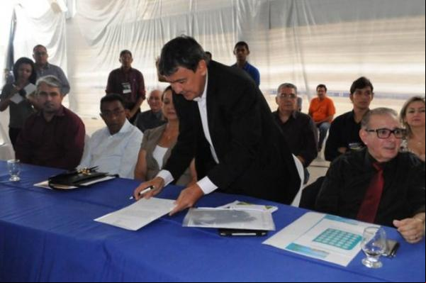 Em Floriano, Wellington Dias libera recursos para as áreas da saúde e mobilidade urbana.(Imagem:ASCOM)