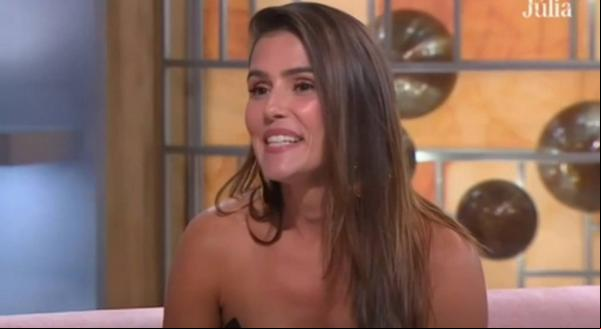 Deborah Secco na TV portuguesa.(Imagem:Reprodução/SIC)