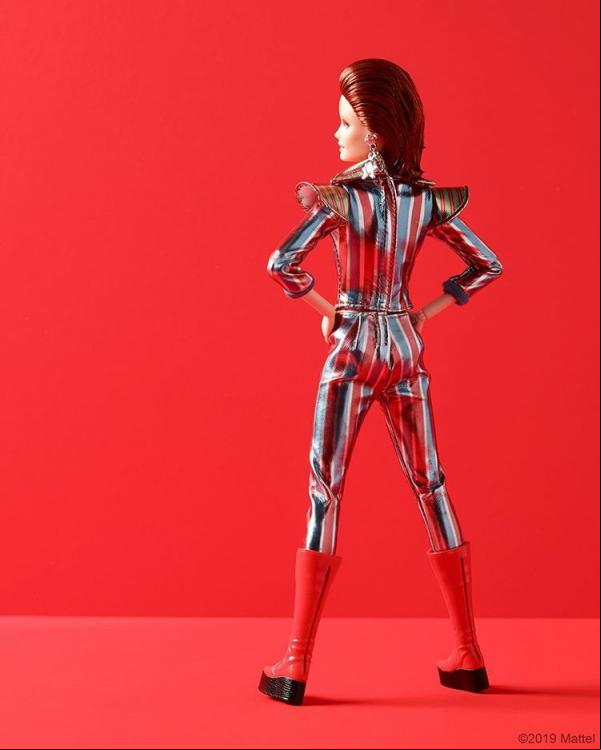 Barbie homenageia David Bowie. (Imagem:Barbie/Reprodução Instagram)