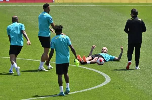 Neymar leva pisão e vira dúvida para amistoso(Imagem:Divulgação)