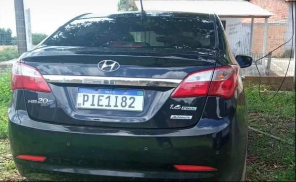Polícia aborda casal fazendo sexo em carro e descobre que veículo havia sido roubado há dois meses.(Imagem:Thainara Lemos/Arquivo pessoal)