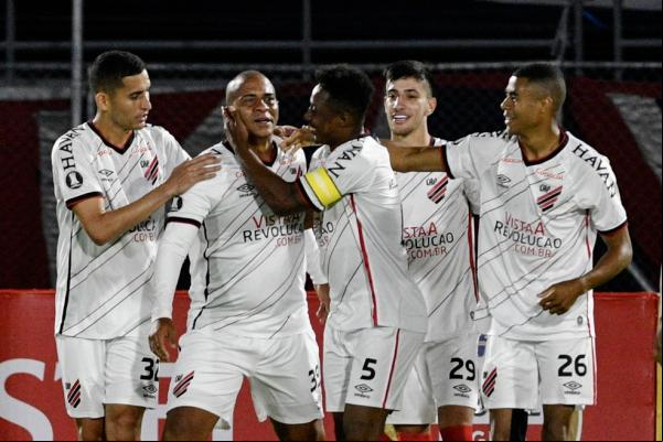 Walter deu a vitória ao Athletico contra o Jorge Wilstermann, na Bolívia.(Imagem:AIZAR RALDES - AFP)