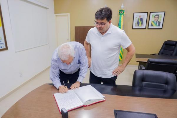 Ao transmitir cargo para embarcar à Ásia, Rafael destaca missão empresarial e intercâmbio de estudantes da rede pública(Imagem:Gabriel Paulino)
