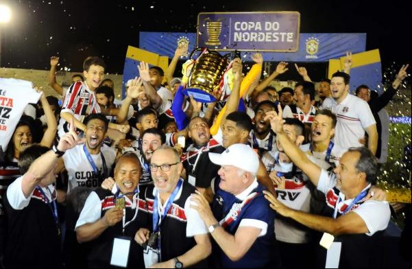Santa Cruz campeão Copa do Nordeste em 2016.(Imagem:Ademar Filho / Agência Estado )