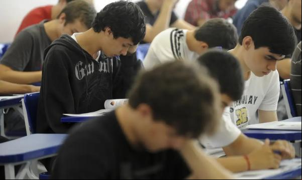 Estudantes fazem provas no segundo dia da seleção do Programa de Avaliação Seriada (PAS), que permite o o a uma vaga na Universidade de Brasília.(Imagem:Wilson Dias/Agência Brasil)