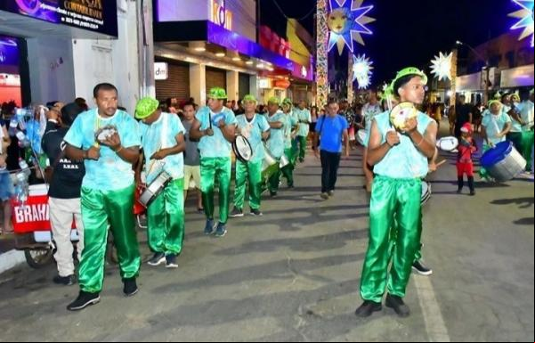 Floriano: desfile das escolas de samba leva milhares de foliões à avenida(Imagem:Reprodução/PMF)