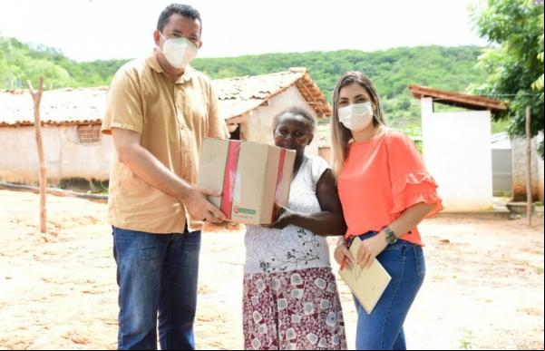 Núcleo Multiprofissional de Saúde realiza entrega de cestas na comunidade Miroró.(Imagem:Secom)