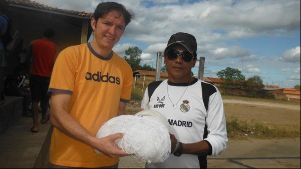 Secretário realizou entrega de Kits esportivos a escolinha de futebol.(Imagem:FlorianoNews)