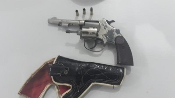 Menor é apreendido após assalto contra padaria em Floriano.(Imagem:Divulgação/PM)