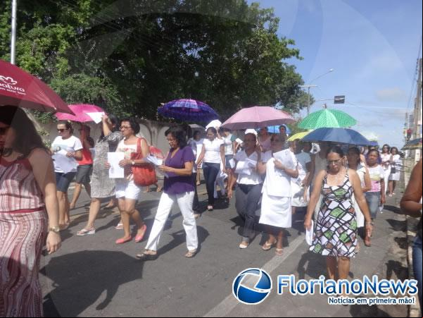 Mulheres unem suas dores às de Maria na Procissão das Dores.(Imagem:FlorianoNews)