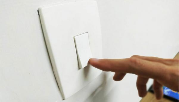 A conta de luz dos brasileiros ficará levemente mais barata no mês de janeiro em comparação a dezembro, definiu a Aneel (Agência Nacional de Energia Elétrica).  A bandeira tarifári(Imagem:Reprodução)