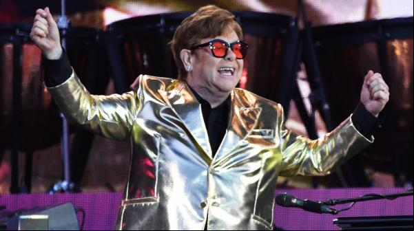 Elton John em show da