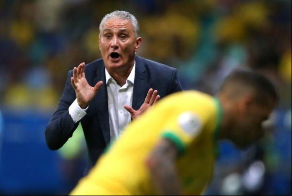 Tite defendeu a presença do filho na seleção brasileira.(Imagem:Reuters)
