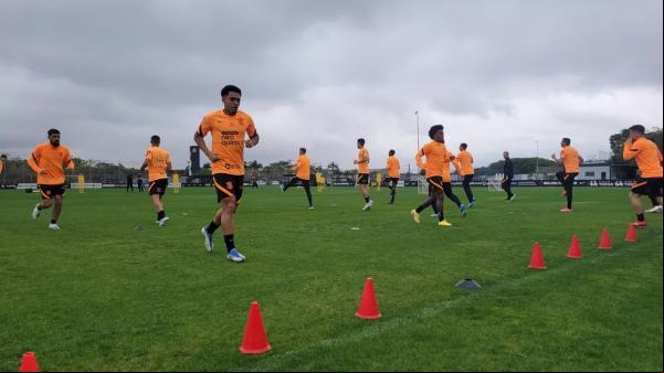 Ausência certa no duelo contra o Flamengo é Maycon, que fraturou o pé na partida de ida, após pancada de Thiago Maia. Willian, que não entrou em campo no sábado, e Renato Augusto,(Imagem:Reprodução)
