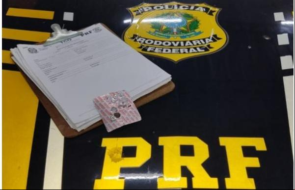 PRF autua caminhoneiro na BR 230 em Floriano(Imagem:Divulgação/PRF-PI)