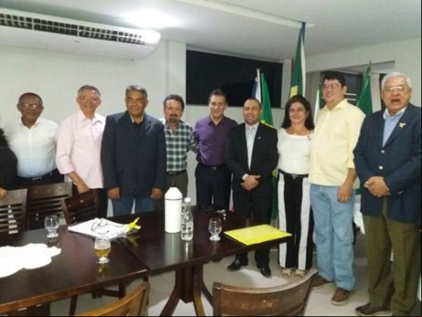 Advogado toma posse como novo membro no Rotary Clube de Floriano.(Imagem:Velhomonge.com)