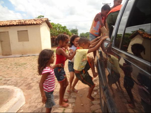 Papai Noel faz a alegria da criançada em Floriano.(Imagem:FlorianoNews)