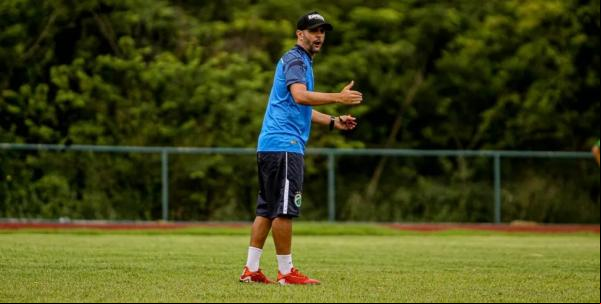 Jerson Testoni, técnico do Altos, terá tempo para trabalhar o time.(Imagem:Sumuka/Altos )