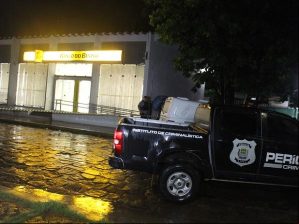 Agência foi isolada após assalto, em Piracuruca, no Piauí.(Imagem:Ellyo Teixeira/G1)