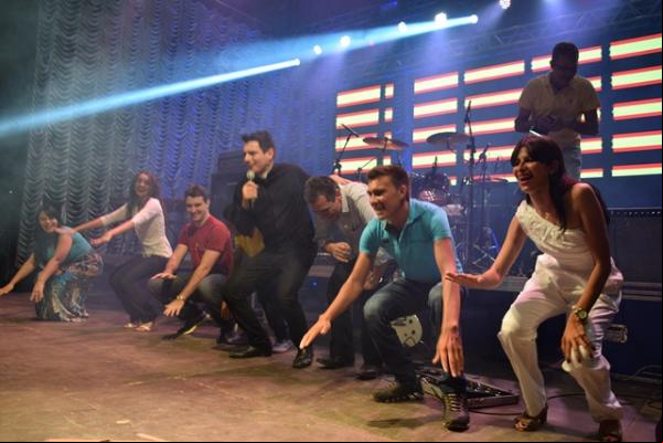 Pe. Juarez de Castro faz show em Floriano(Imagem:Waldemir Miranda)