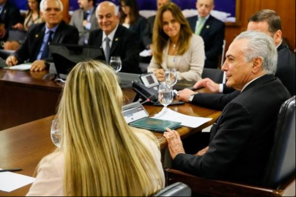 Governadores ouvem o presidente Michel Temer.(Imagem:Alepi)